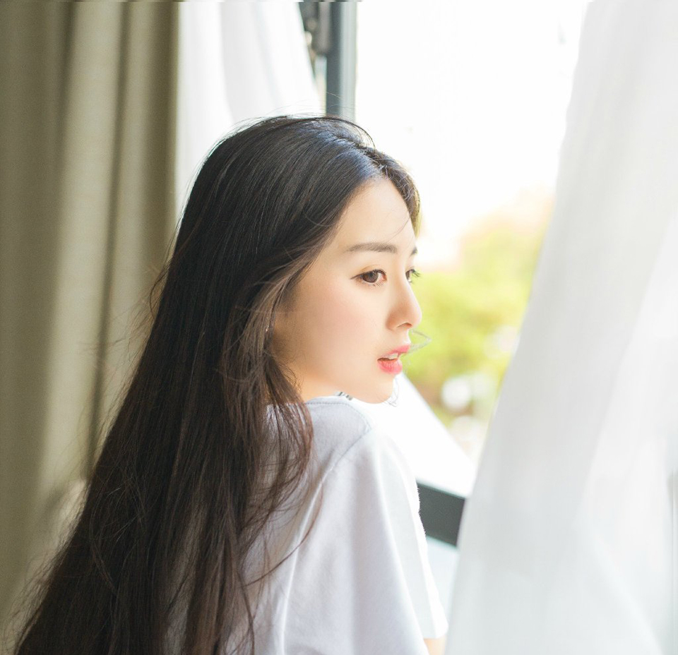 一股怒气自胸腔里喷薄而出，此刻他能够体会那些将士心中的愤怒与憋屈了，自己在前线舍生忘死，刘璋却在这里搞他家人，刘璝怒喝一声，就要冲进去杀了这对狗男女。